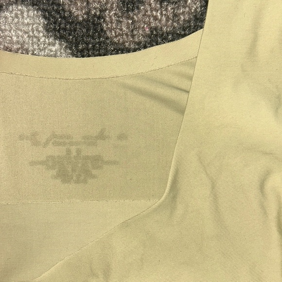 Urban Outfitters Light Green Seamless Bra Top (M) - Picture 4 of 4